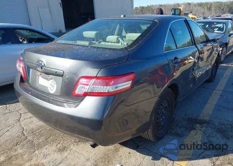2010 Toyota Camry Le z USA, uszkodzony, nr VIN 4T1BF3EK7AU035725